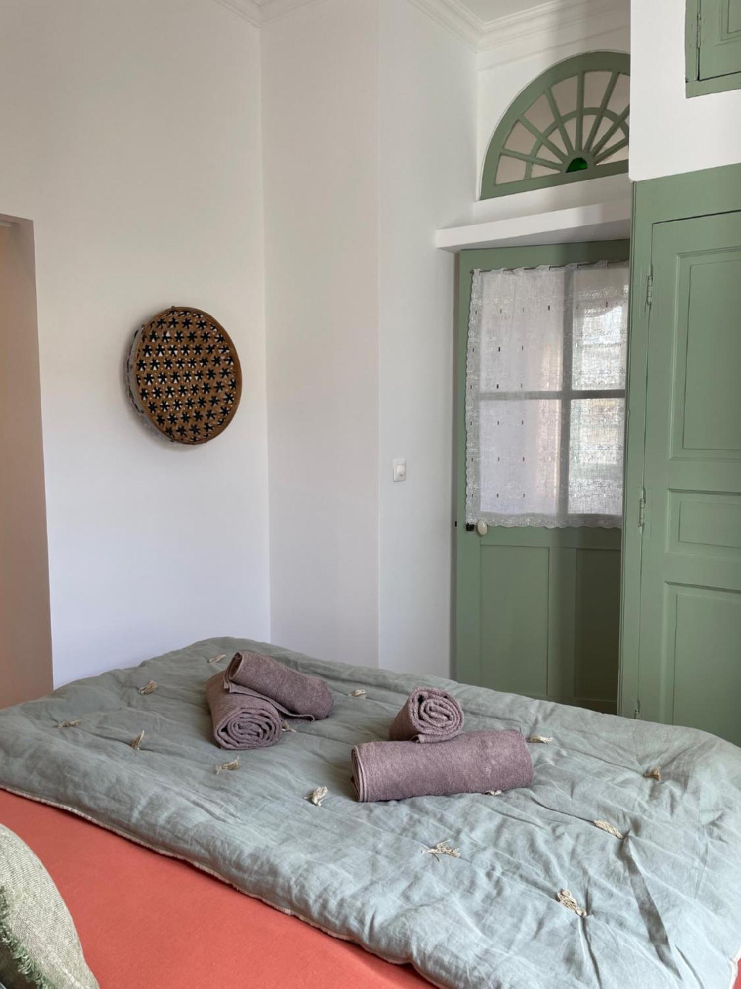 L'Ecrin De Mona Au Coeur De Lourmarin Apartment Екстериор снимка