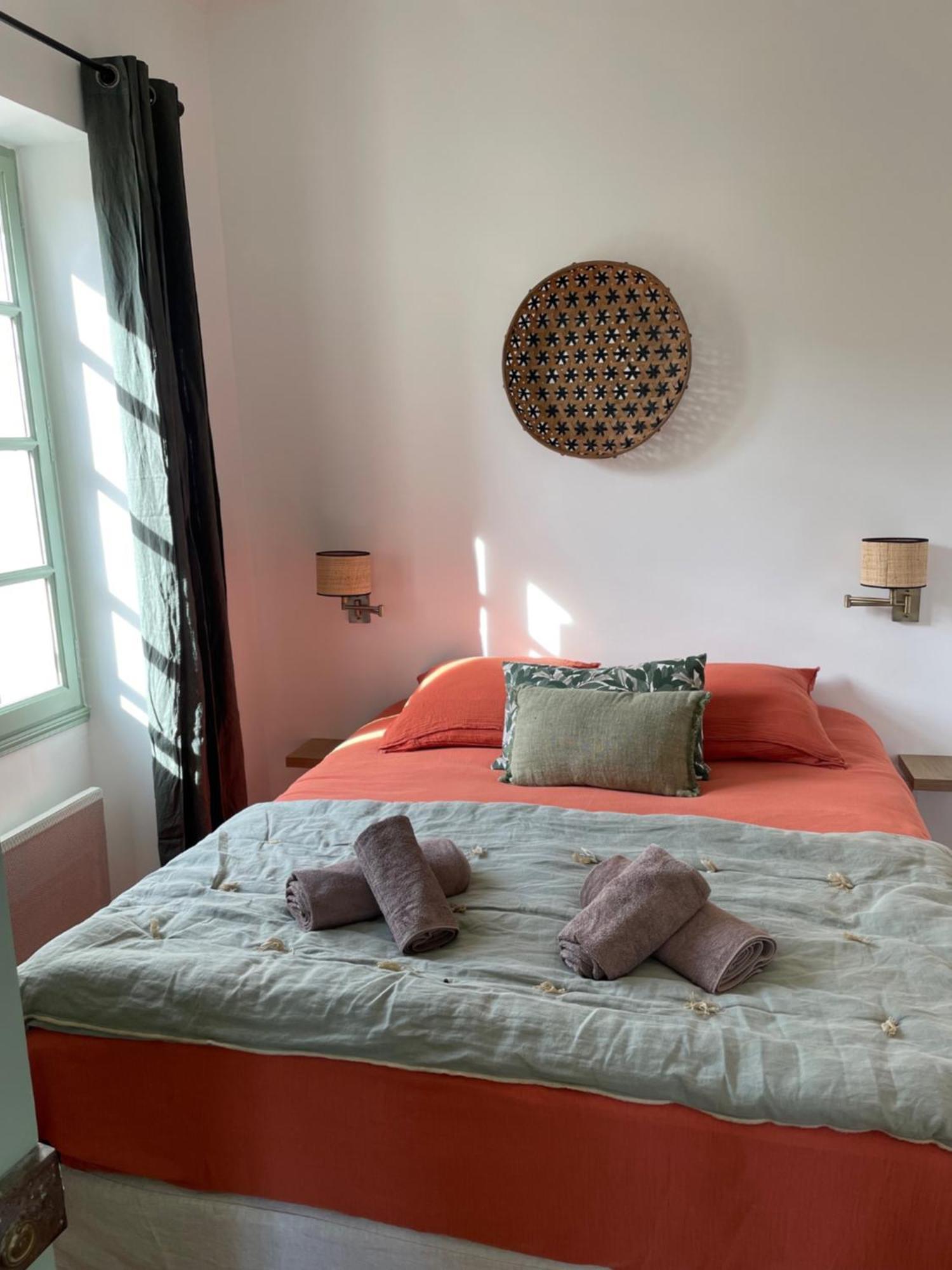L'Ecrin De Mona Au Coeur De Lourmarin Apartment Екстериор снимка